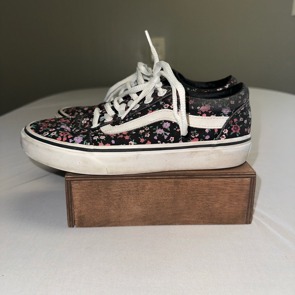 Vans • Liberty Floral Ditsy Low Top Sneakers Size 6 - Picture 4 of 8